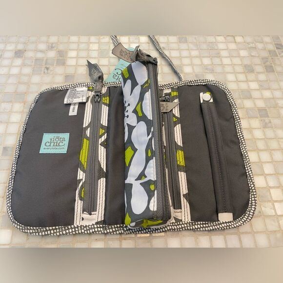 Iota Chic NWT Travel Jewelry Roll Storage Bag - Picture 6 of 10